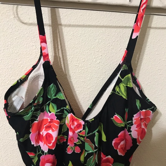 1 piece Bathing Suith - Picture 4 of 8